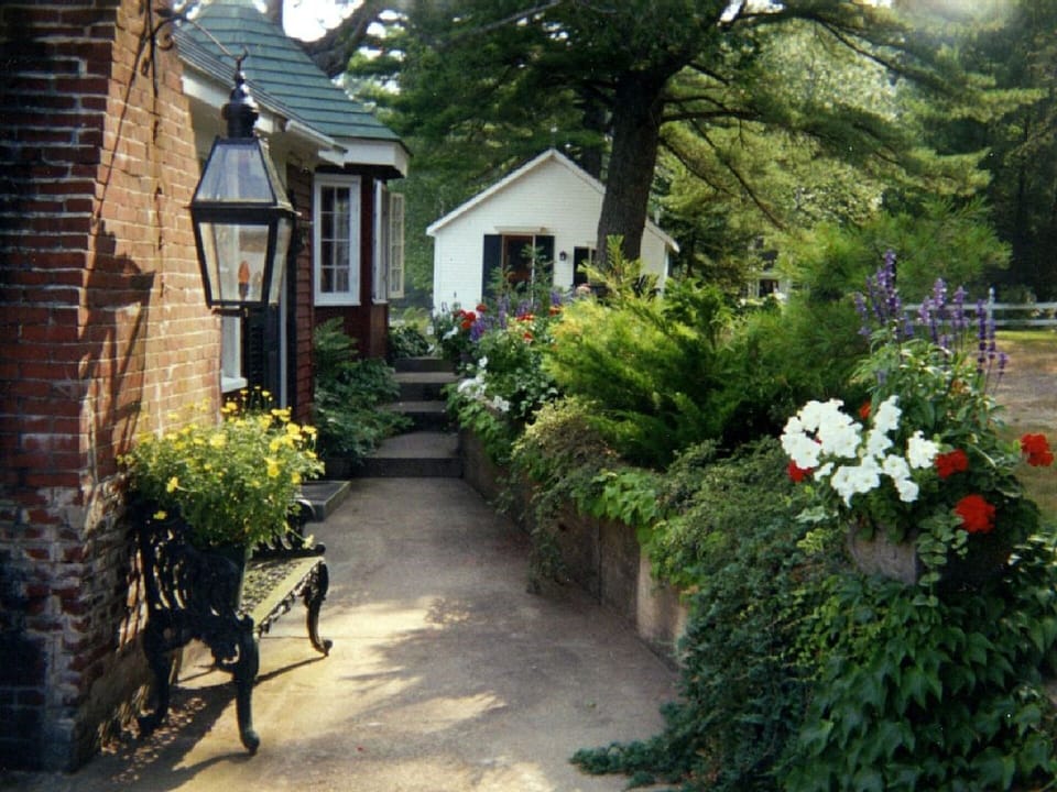 Beautifully landscaped Teahouse patio (looking towards the white Boathouse) 