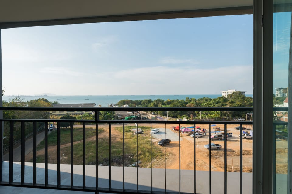 Sea Breeze Apartment@Sriracha Chonburi