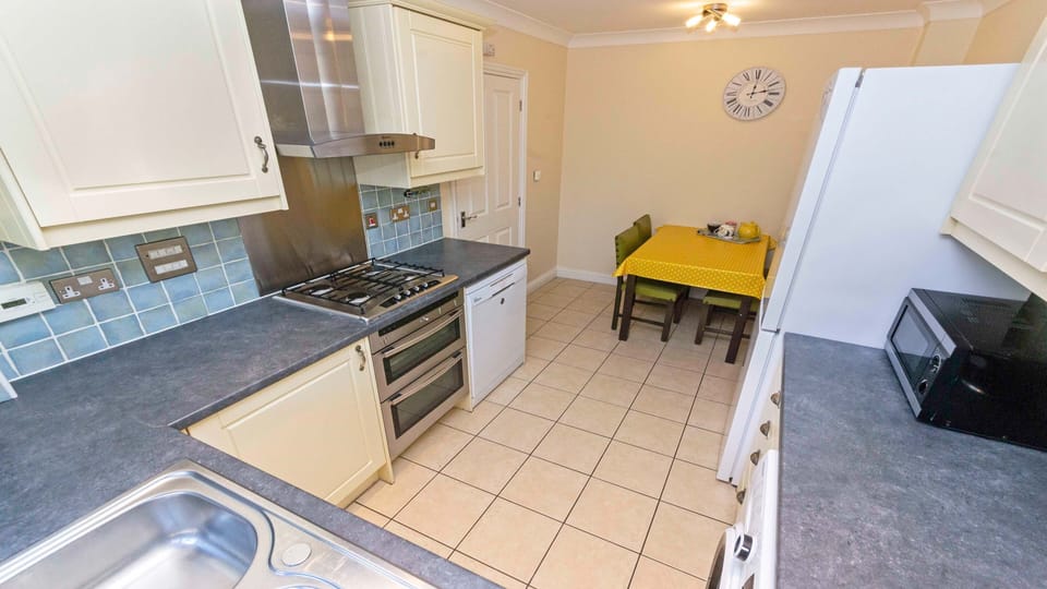 Spacious kitchen area