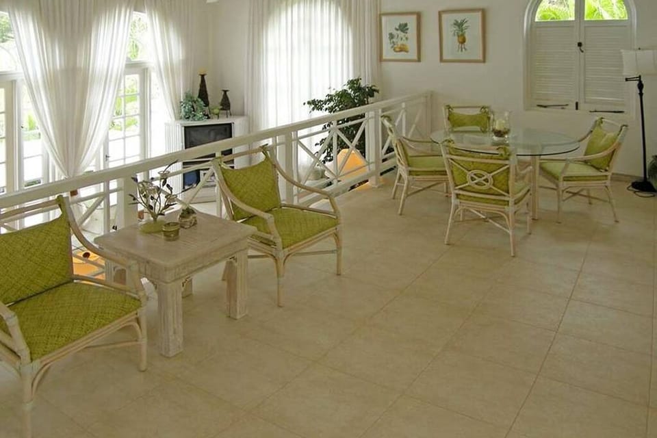 Dining & EntrY