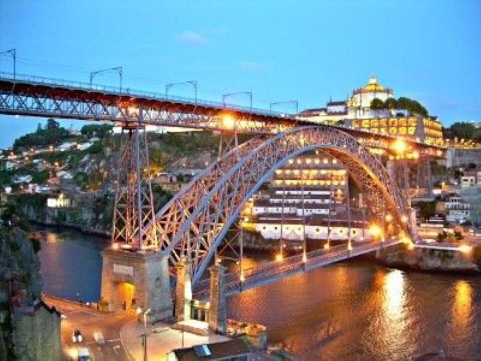 Evening view from the apartment over Luiz I bridge