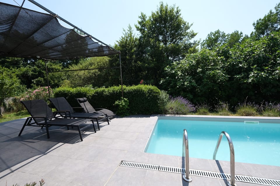 Holiday rental L'ISLE-SUR-LA-SORGUE, house to rent with all poolhouse comfort for 8 people. Online reservation with Plaisirs & Maisons de Provence