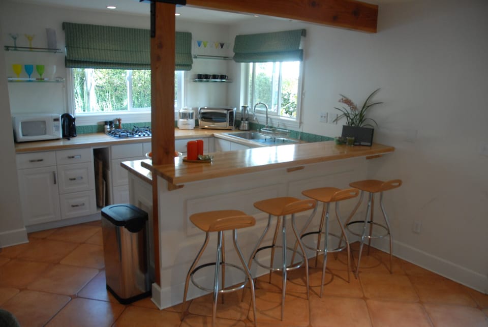 Kitchen and bar.