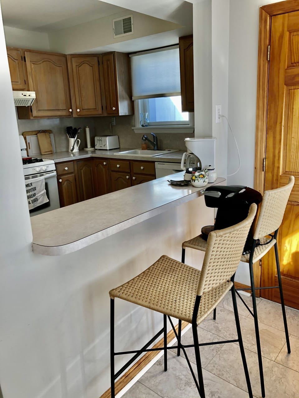 breakfast/coffee bar in the kitchen