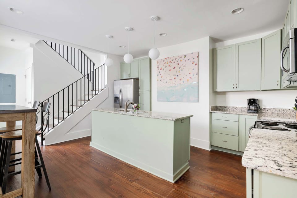 Stocked kitchen with all you need! 