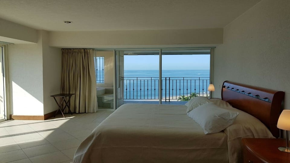 Ensuite Bedroom 1 (Master Bedroom):
