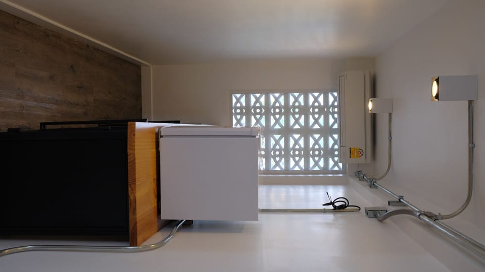 Rooftop Room with Bathtub and Fireplace