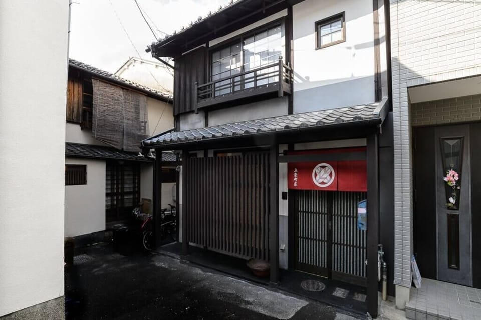 Welcome to our world - Gojo Machiya.