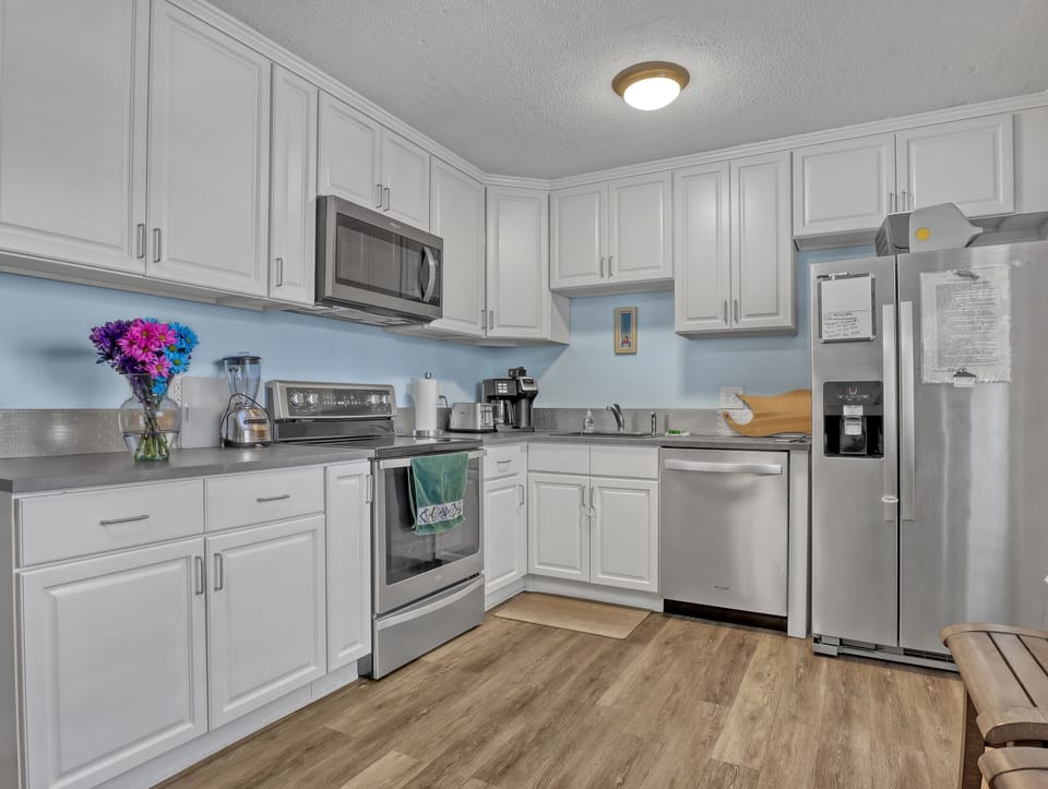  Modern open and spacious kitchen