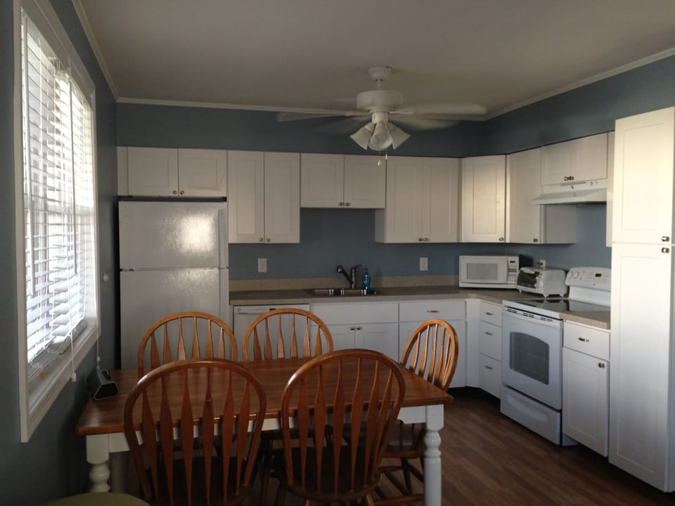 Eat in kitchen 