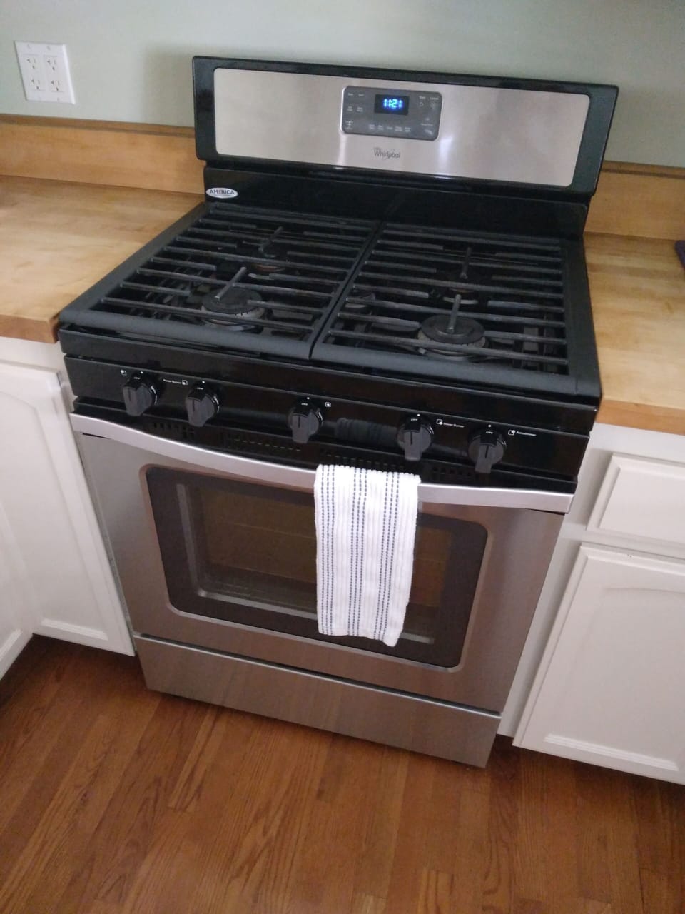5 gas burners and convection oven