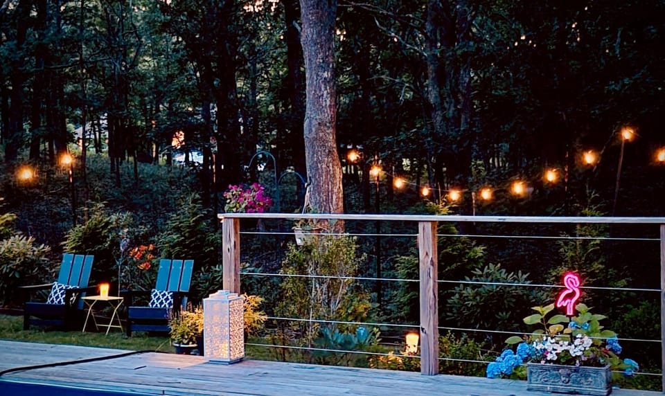 Outdoor Garden and Lawn Seating