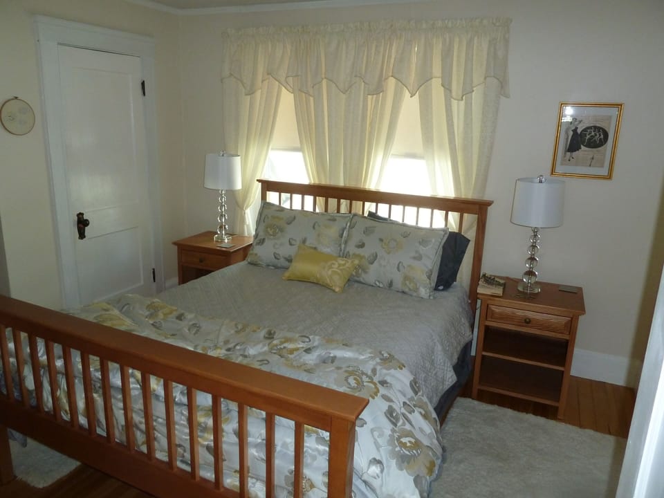 Middle Bedroom