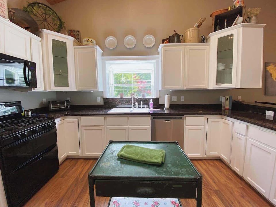 Olympic Guesthouse - Emerald Valley Inn - Kitchen