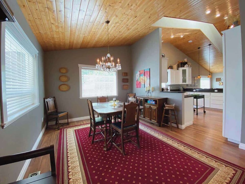 Olympic Guesthouse - Emerald Valley Inn - Dining Room