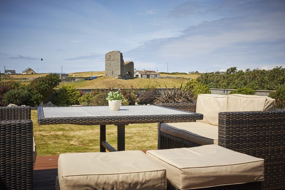 Hardwood deck with private hot tub overlooking a 500 yr old castle.