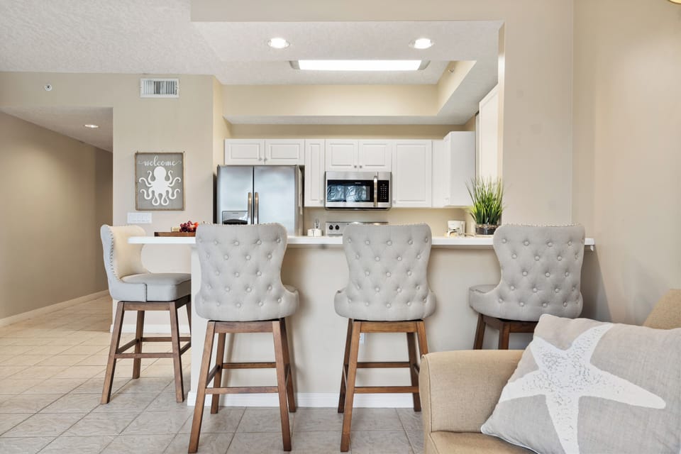 Breakfast Bar & Kitchen