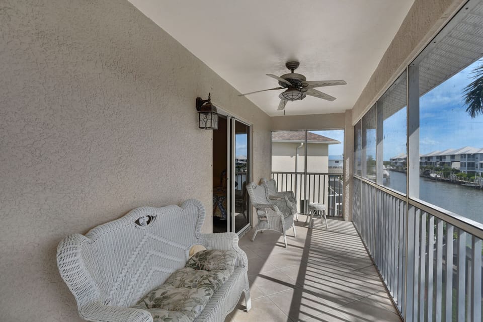 Second story balcony