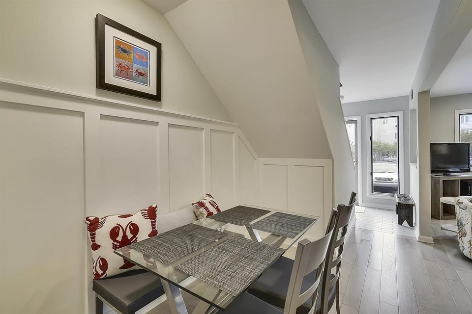 Main Level,Dining Area,