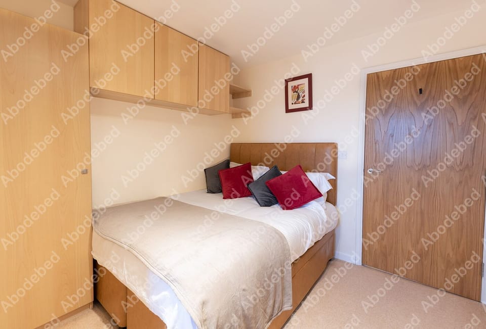 Bedroom 2 with double bed