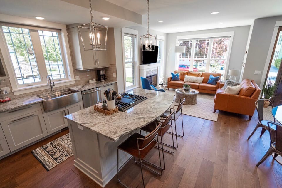 End Unit Condo (3)