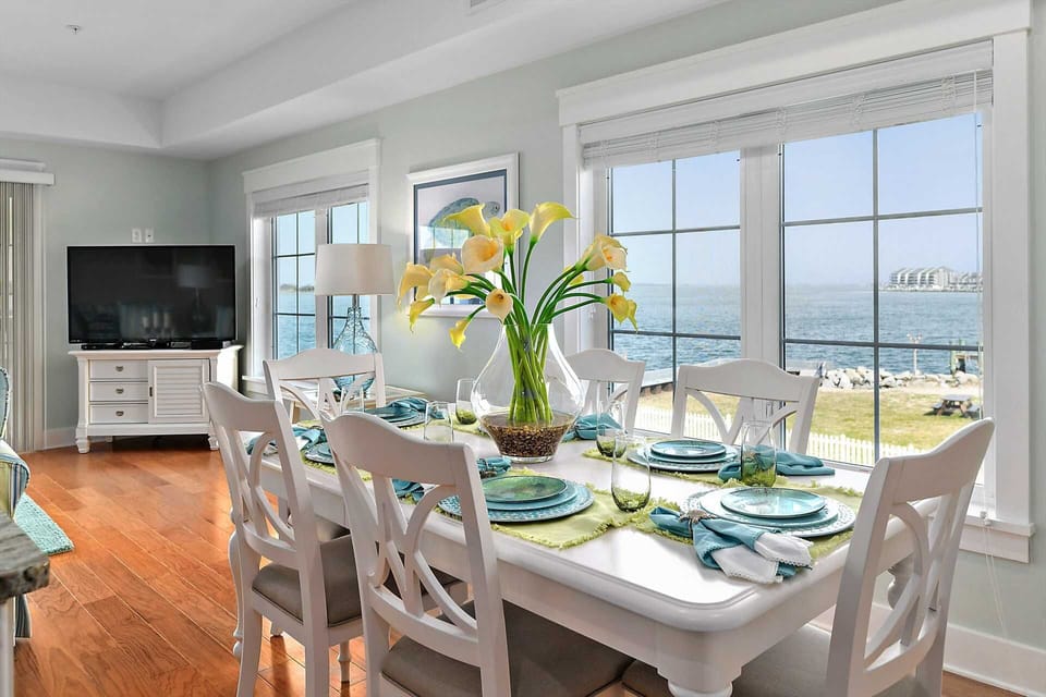 Dining with a view. Dining for six at the table and four more at the counter on stools.