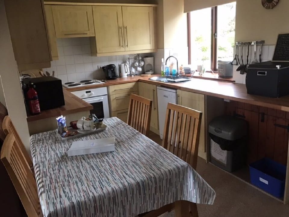Kitchen/dining area
