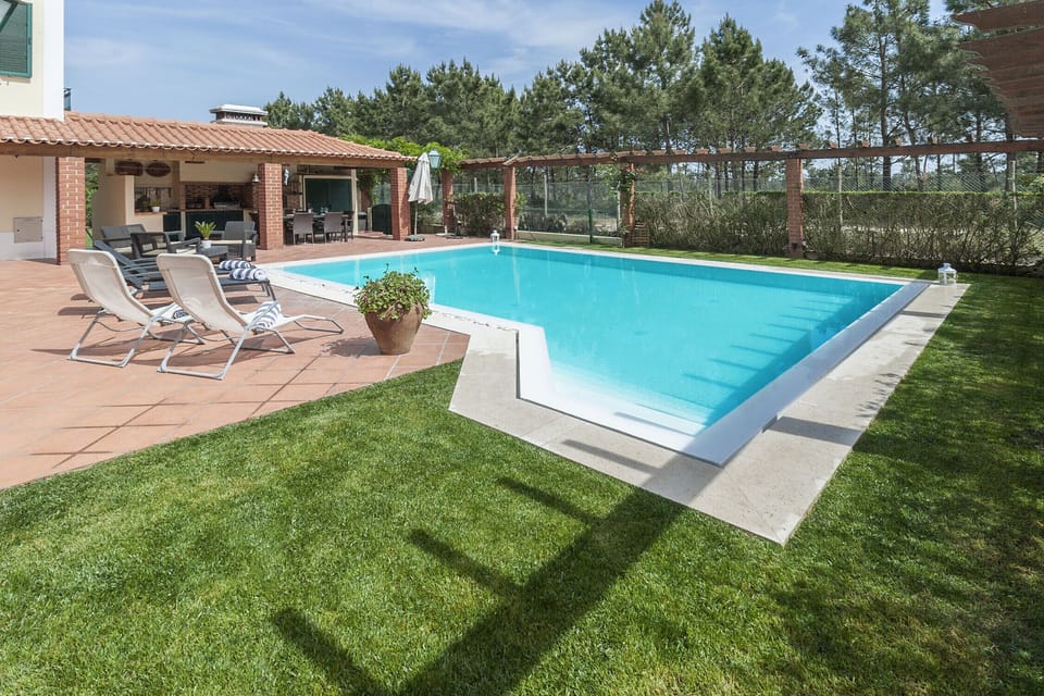 Private pool and sun terrace — Villa Gerbera, holiday villa in Herdade de Aroeira