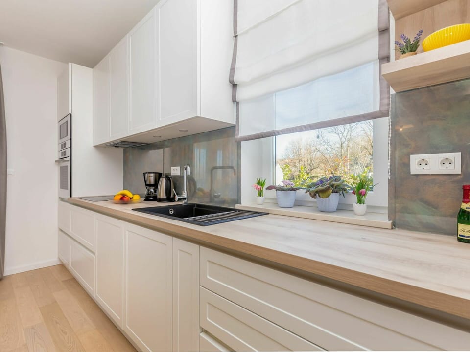 Cabinetry, Countertop, Property, Kitchen Sink, Kitchen Stove, Plant, Kitchen Appliance, Wood, Kitchen, Tap