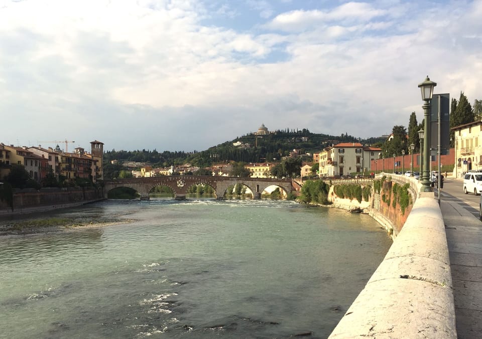 CASA AL TEATRO, a few steps from Ponte Pietra and Roman Theater Apartment in Verona