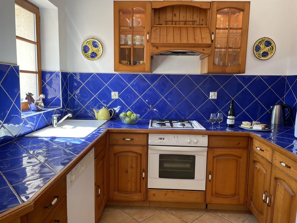 Le Bougainvillaea Kitchen