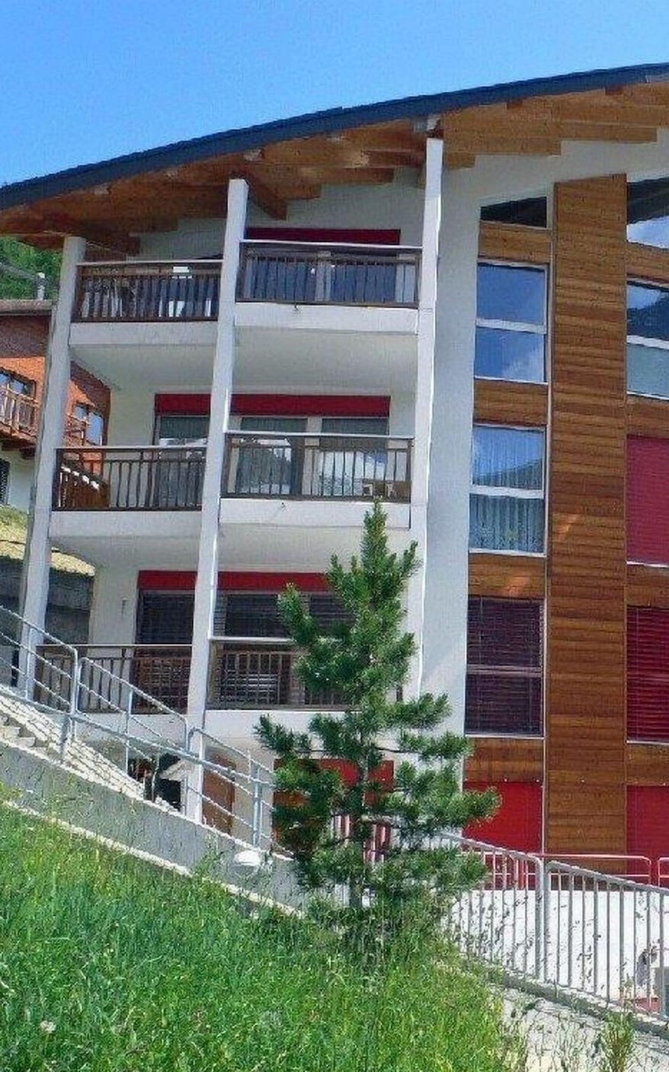 Sky, Building, Window, Plant, Tower Block, Urban Design, Condominium, Tree, Material Property, Facade