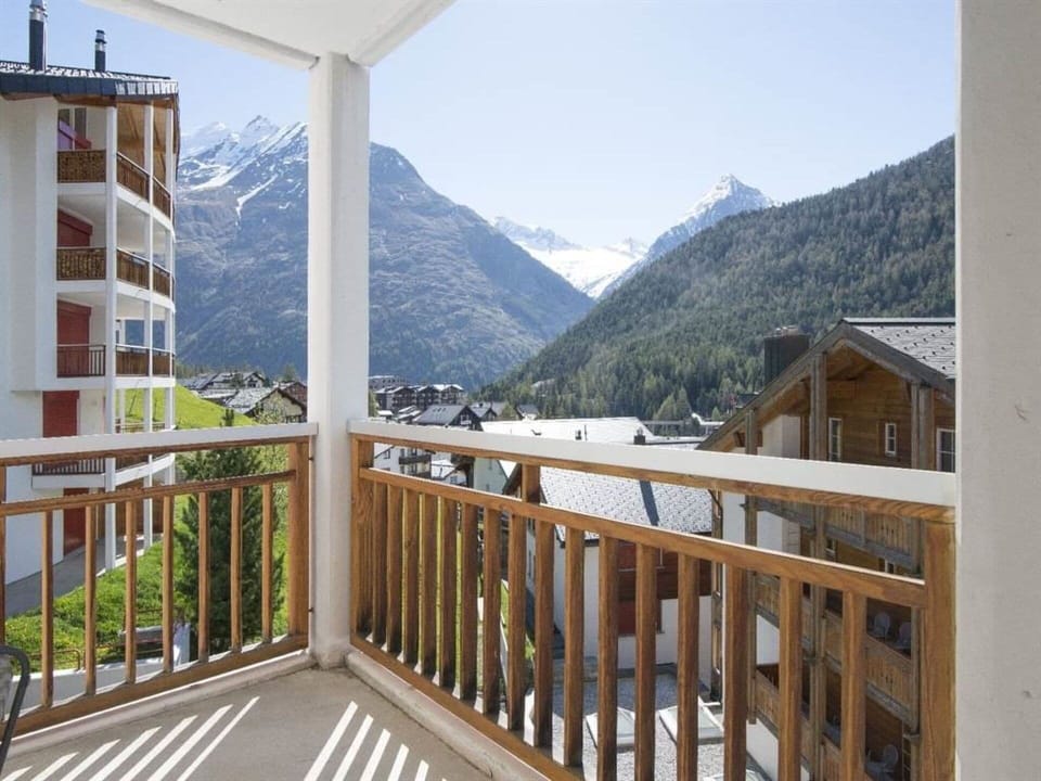 Sky, Property, Building, Mountain, Wood, Fence, Porch, Interior Design, Tree, Real Estate