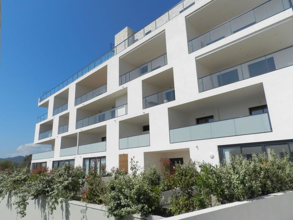 Building, Daytime, Property, Sky, Plant, Urban Design, Rectangle, Window, Residential Area, Condominium