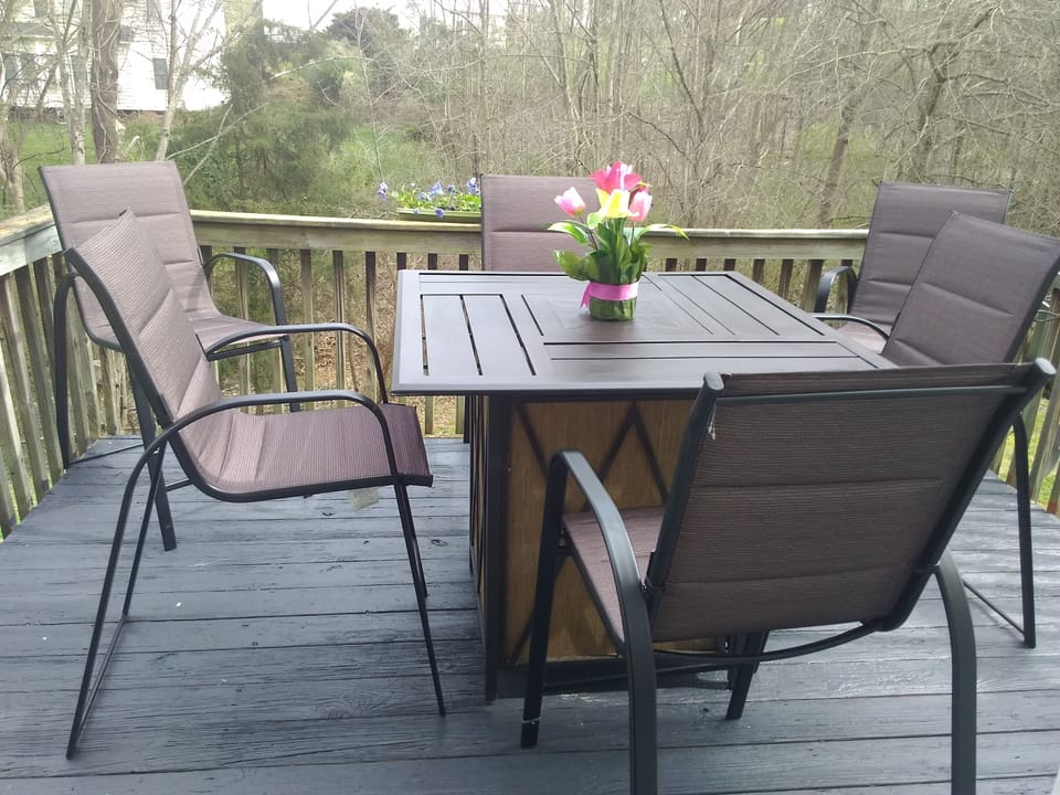 Deck with Fire Pit Table