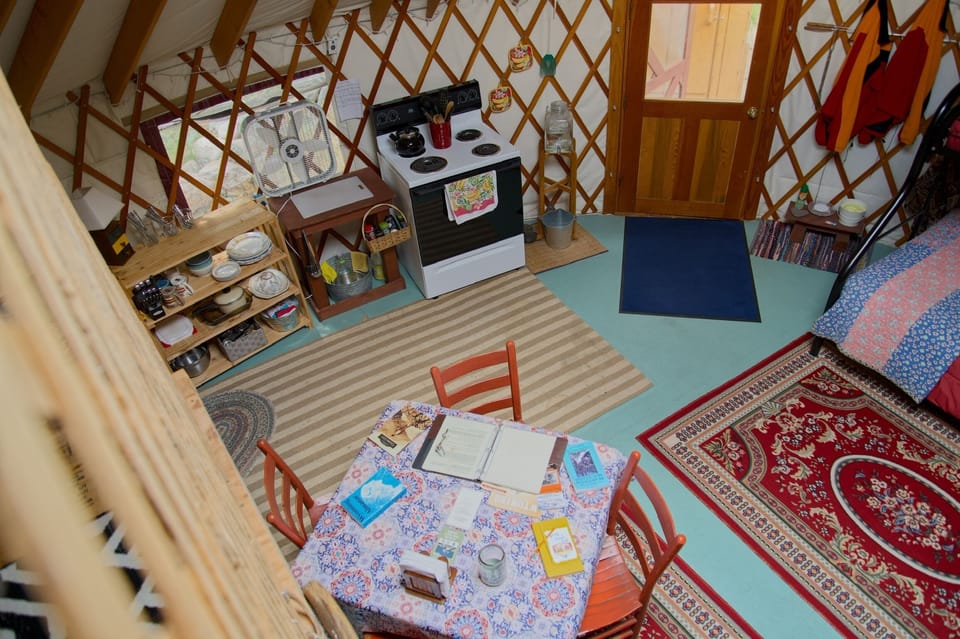 kitchen area, dining area, entryway