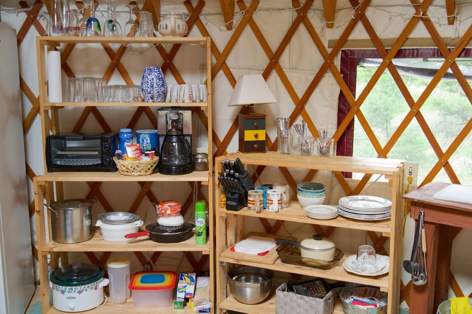 kitchen area (details)