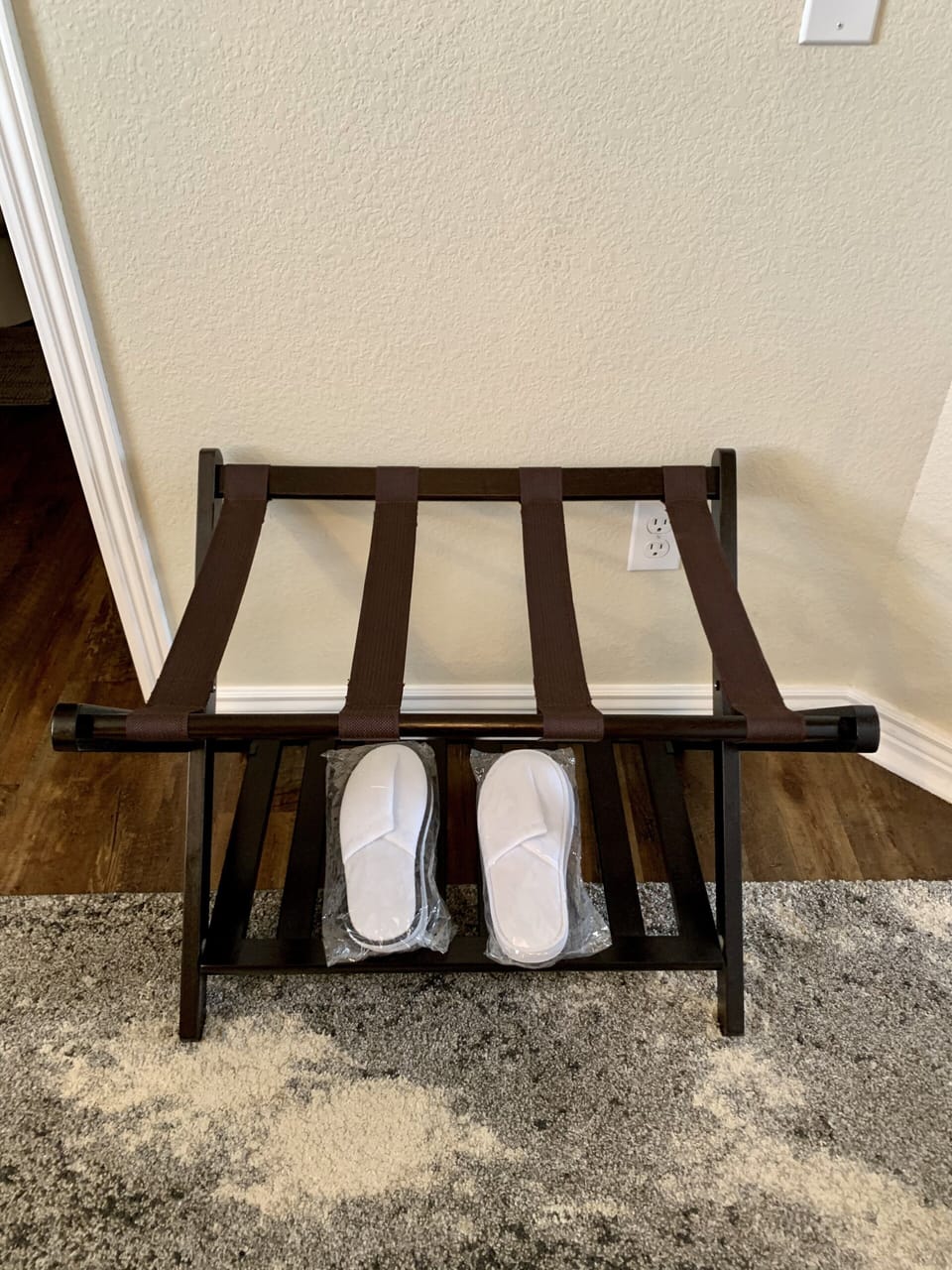 Luggage racks/conveniences 