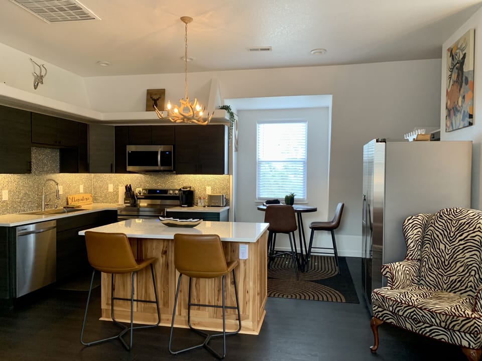 seating for 4 in kitchen 