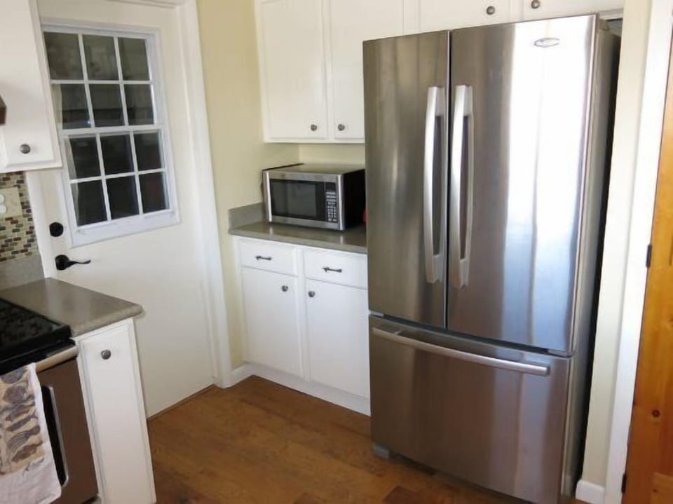 The fully equipped kitchen with modern appliances makes meals together enjoyable