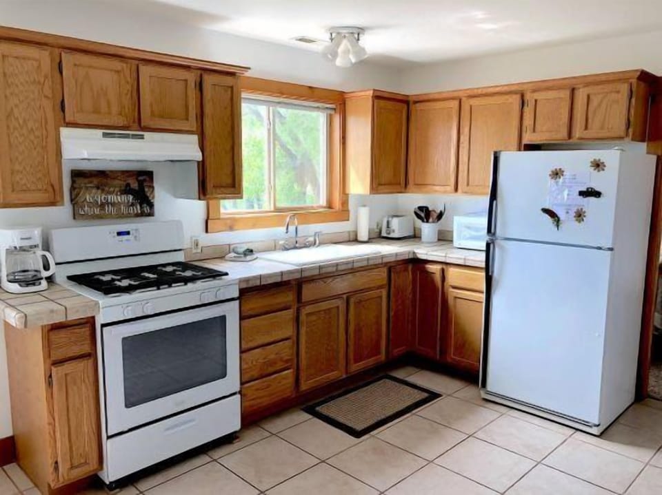 The bright, fully equipped kitchen makes preparing meals a pleasure