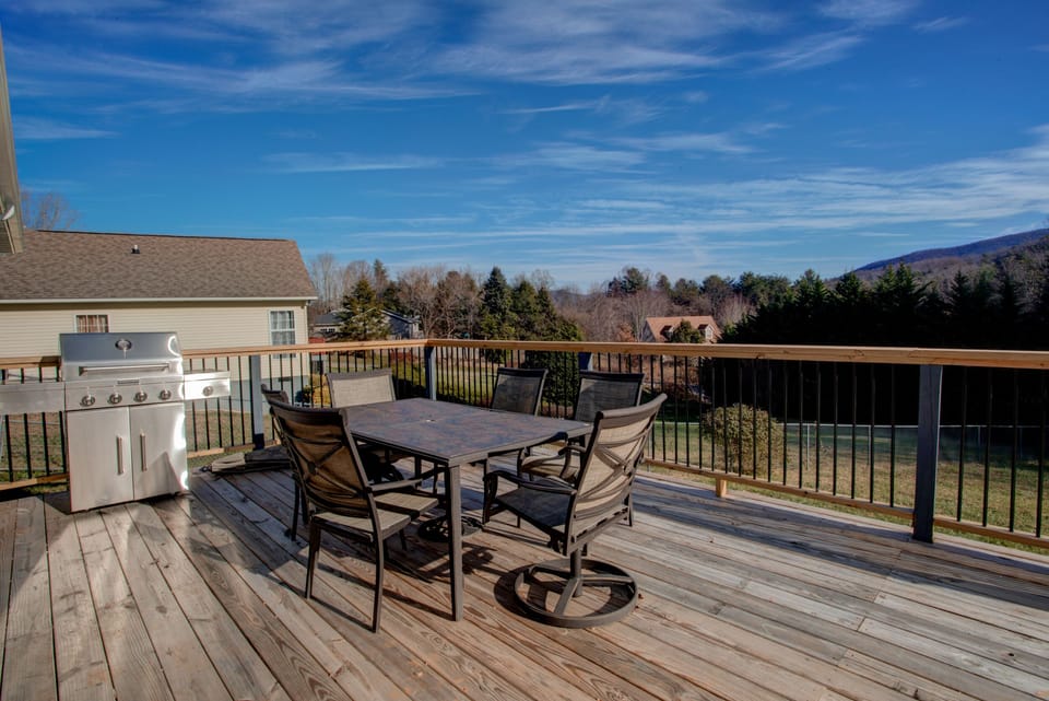 Large deck with grill.