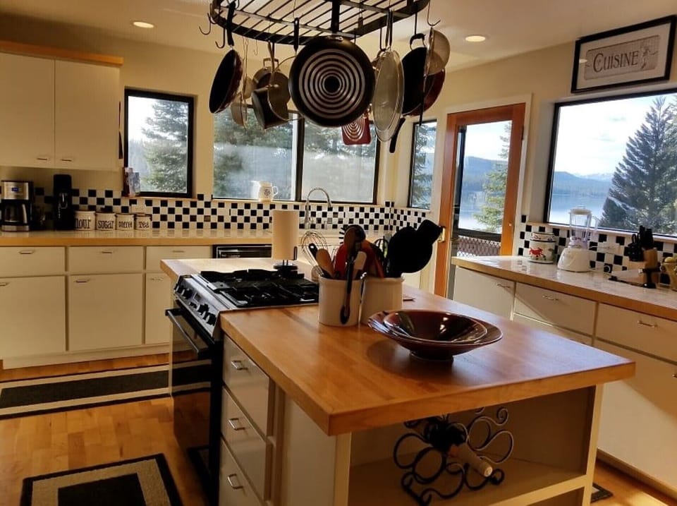 Gourmet equipped kitchen