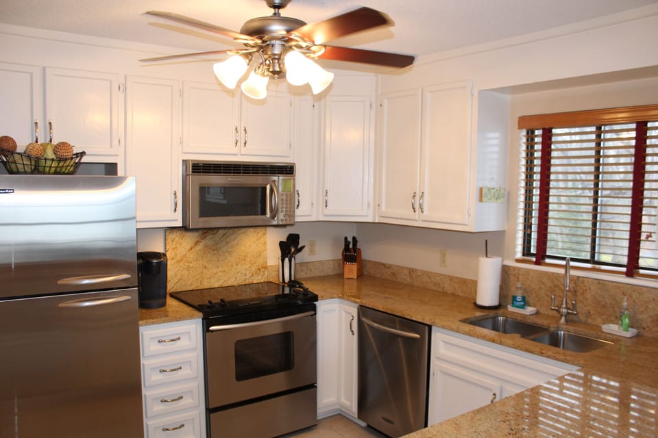 Fully equipped Kitchen with granite countertops and stainless steel appliances 