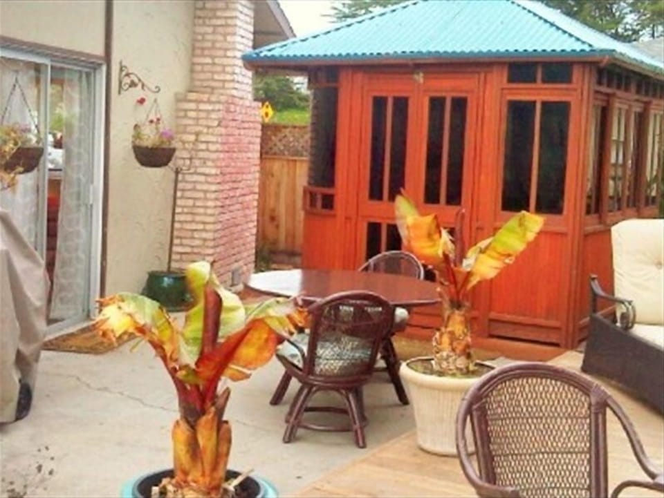 Gazebo with a place for napping and enjoying the view 