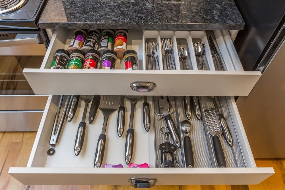 Complete set of spices and utensils