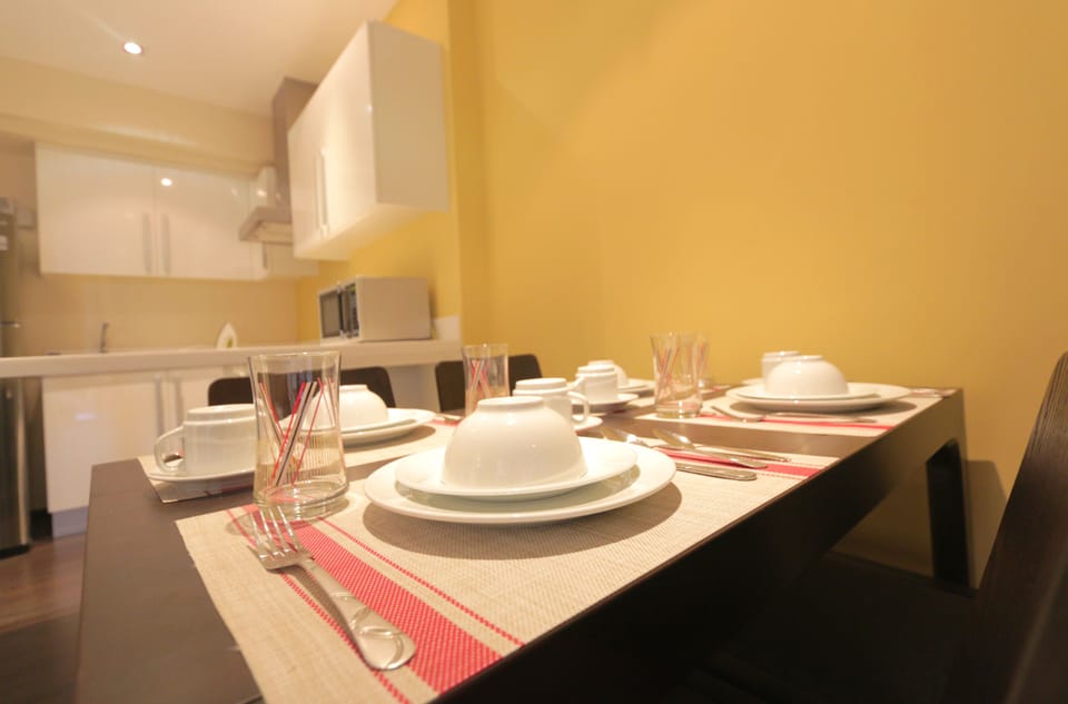 Spacious 2-BR Unit @ Knightsbridge 2110