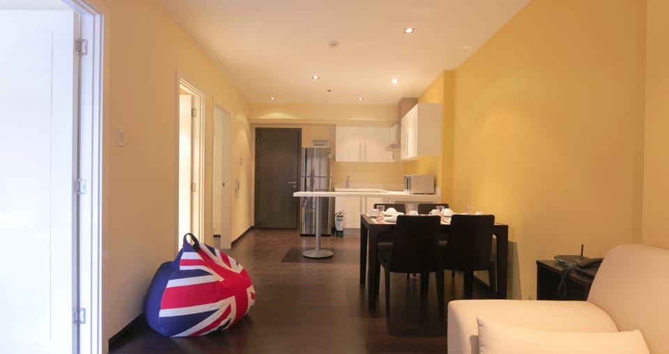 Spacious 2-BR Unit @ Knightsbridge 2110