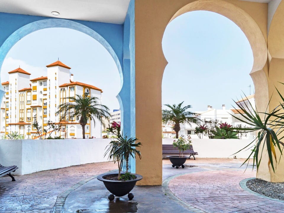 Property, Building, Swimming Pool, Resort, Apartment, Condominium, Real Estate, Vacation, Hotel, Architecture