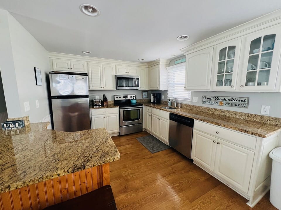 Kitchen with refrigerator, electric stove, oven, dishwasher, microwave